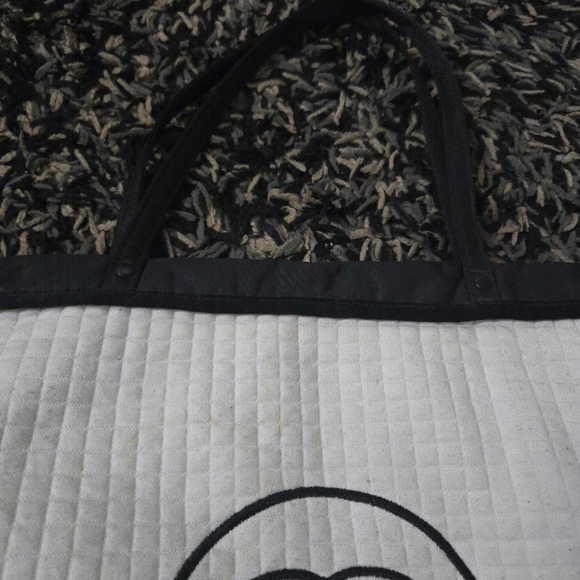 Authentic Chanel Beaute VIP Gift White Quilted Canvas Tote Bag - Black CC Logo - Picture 2 of 9